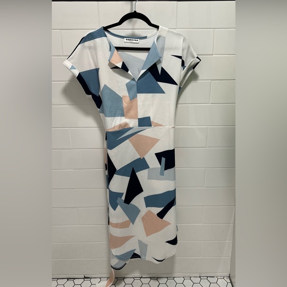 Ecowish Dresses & Skirts - EcoWish Crepe Sheath midi length Dress with a multicolor geometric pattern.